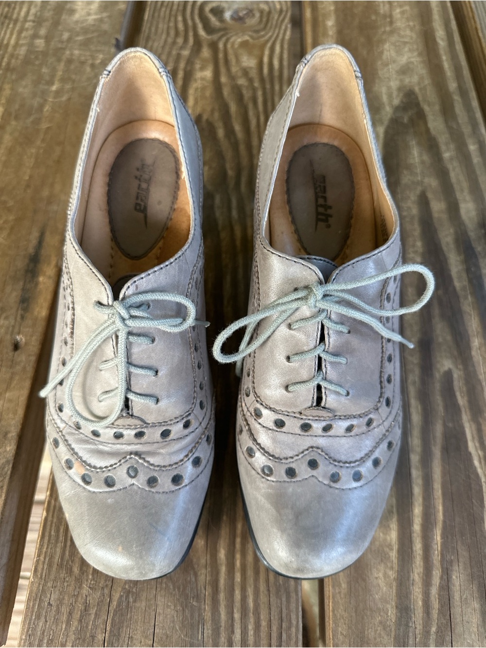 Earth Women's Metallic Grey Wingtip Lace-Up Oxfords